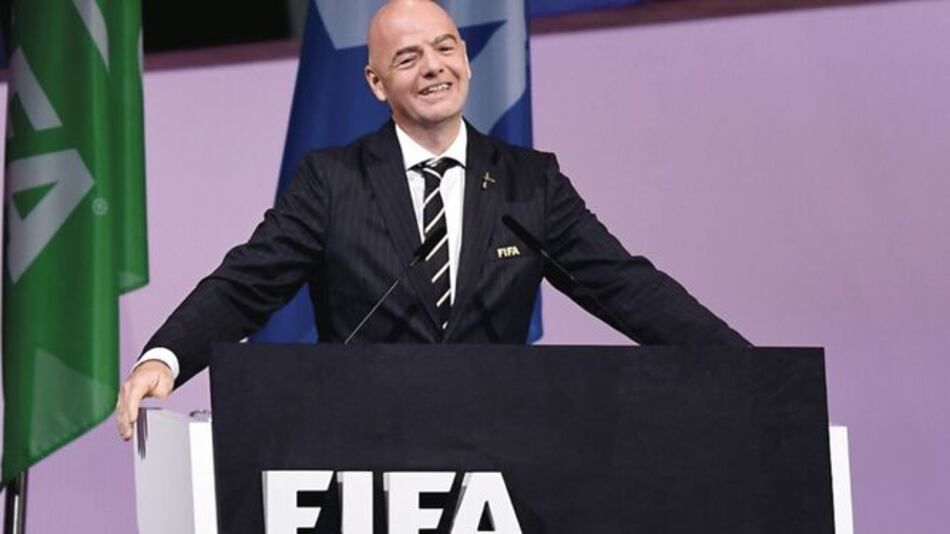 Gianni Infantino es reelegido como presidente de la FIFA, en París