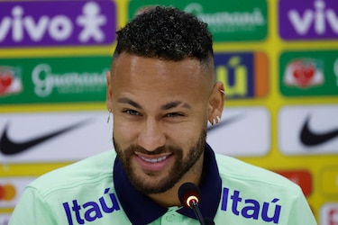 Neymar dice que le dará mucho orgullo superar la marca goleadora de Pelé