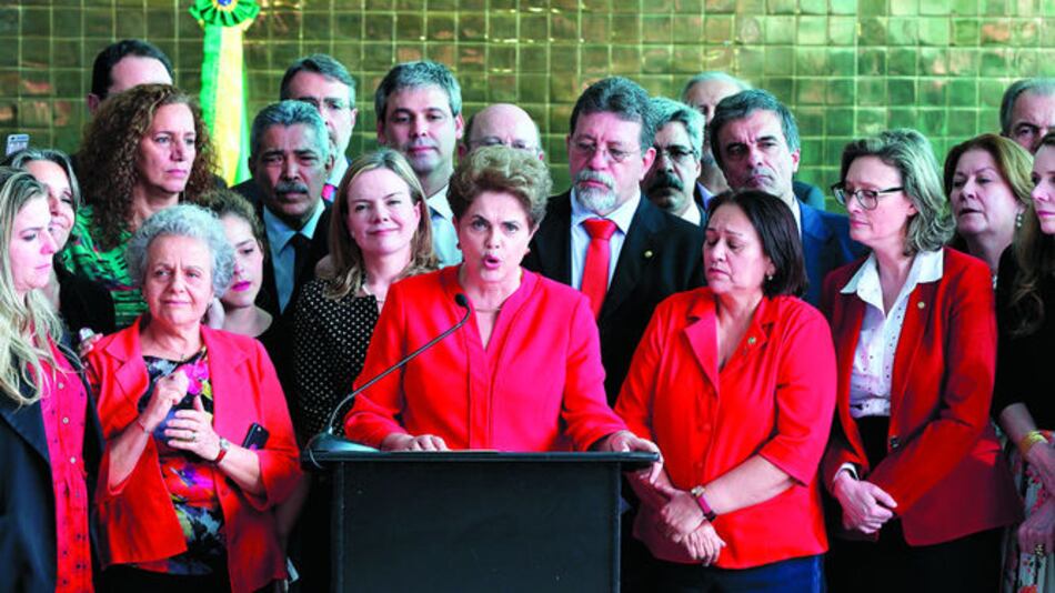 Deponen a Dilma Rousseff