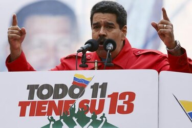 Maduro defiende a milicia bolivariana tras críticas opositoras