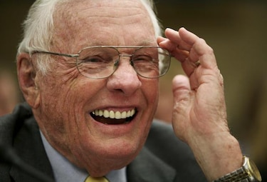 Neil Armstrong se recupera de cirugía del corazón