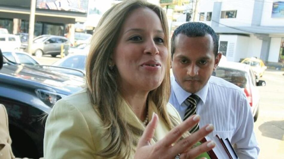 Tribunal revoca fallo y condena a exjefa de Migración