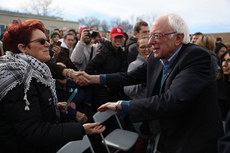 Demócratas dan últimos alegatos antes del primer voto en las primarias