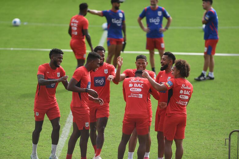 César Blackman no tiene problemas para jugar por la banda izquierda