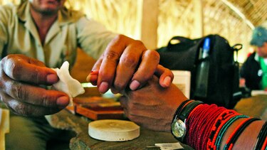 Medicina tradicional se abre paso