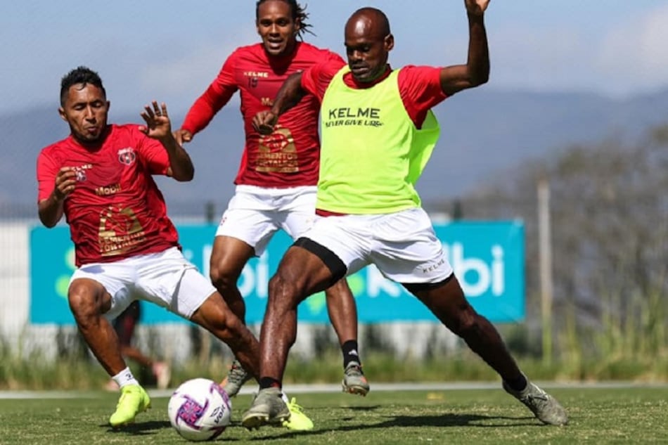 Adolfo Machado: ‘Quiero poder ganar títulos con ambas instituciones’