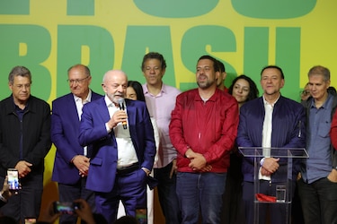 Lula reconoce que el resultado en primera vuelta es ‘inesperado’ y critica a Bolsonaro