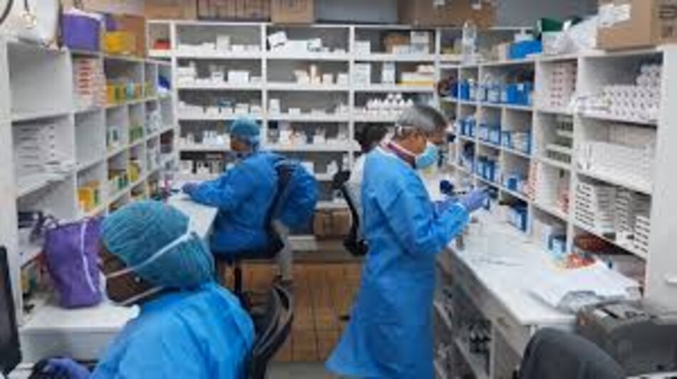 El otro padecimiento de los pacientes: la escasez de medicamentos