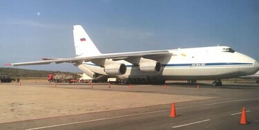 Avión ruso está en Venezuela entre reportes de llegada de militares