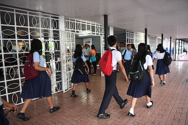 Padres apuestan por la educación en medio de paro docente