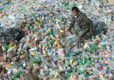 Menos del 10% del plástico es reciclado, critica la OCDE