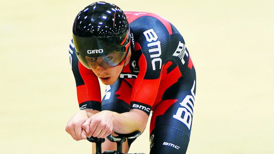 Australiano Dennis bate el récord en el velódromo