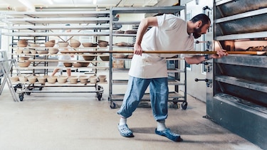 Por qué Alemania está buscando trabajadores inmigrantes y dónde los está encontrando