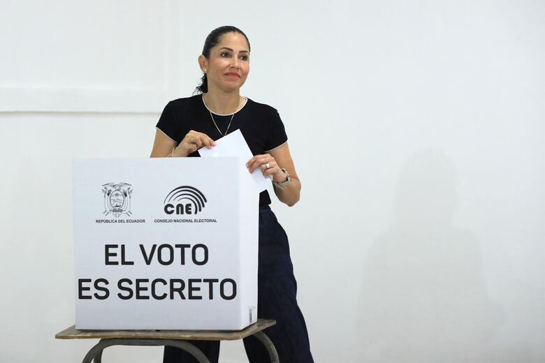 Daniel Noboa es reelegido presidente de Ecuador; Luisa González no acepta resultados