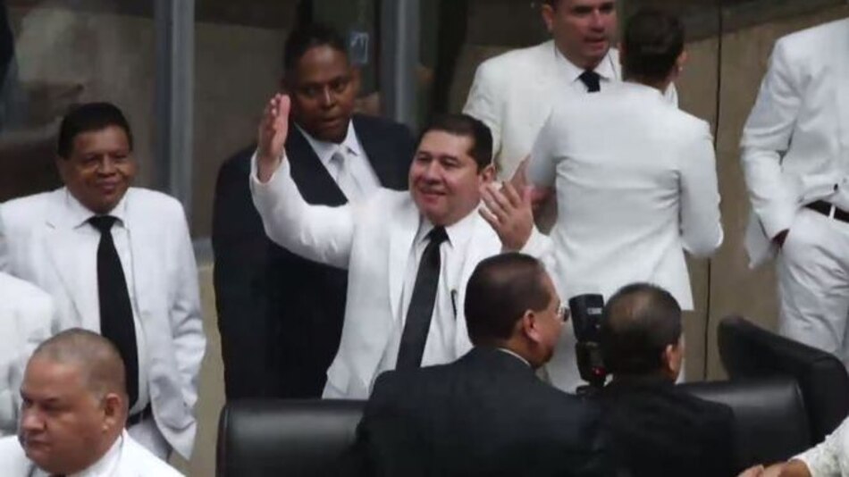 Reeligen a Rubén De León como presidente de la Asamblea