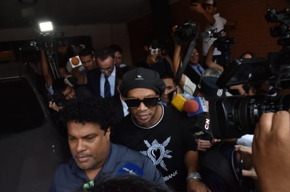 Ronaldinho fue interrogado en Paraguay por usar documento falso