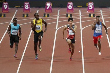 Usain Bolt supera primer obstáculo hacia una despedida gloriosa