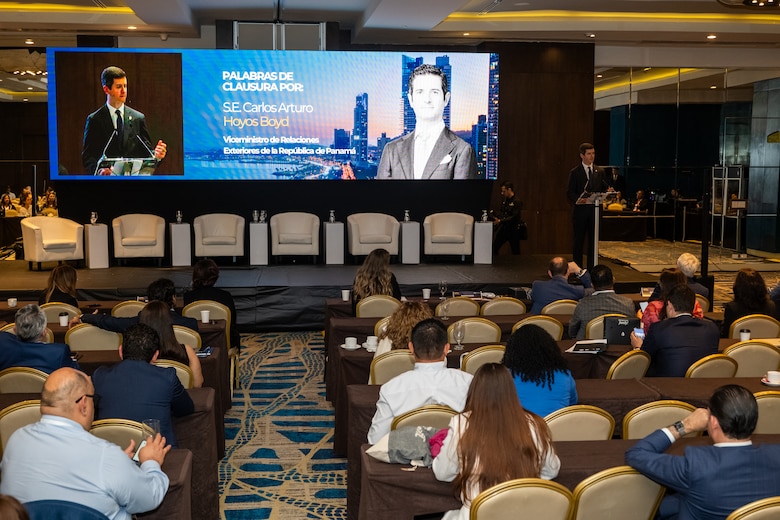 Se iniciará proceso de consultas para cambios legales y salir de listas fiscales