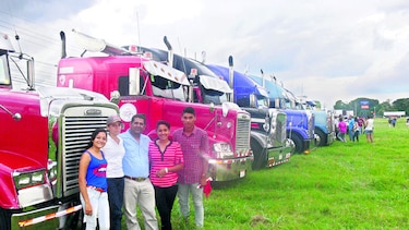 Camioneros se relajan en Navidad y piden protección