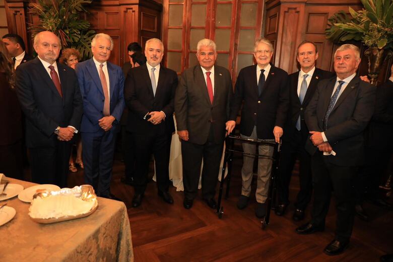 Encuentro en Panamá reúne a Mulino, expresidentes latinoamericanos y a la hija de María Corina Machado