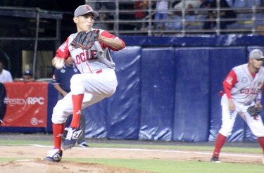 El coclesano Israel Mendoza es seleccionado como el Lanzador del Año