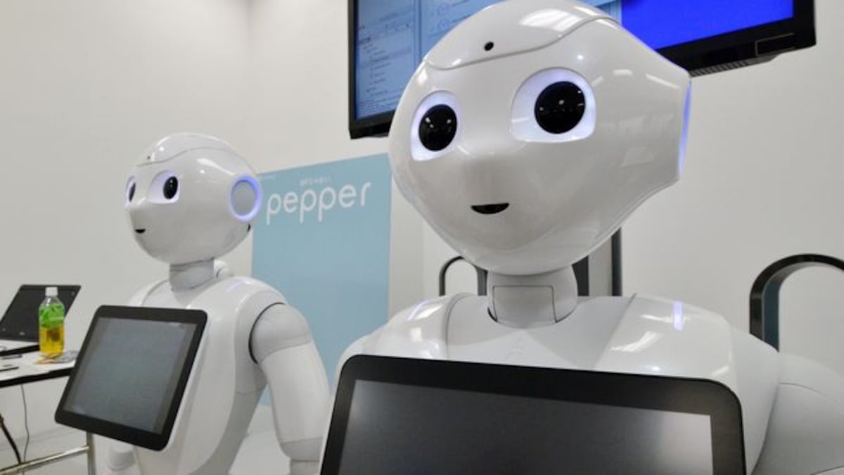 Pepper, creada por Aldebaran Robotics y Softbank Mobile, 'lee las emociones' y comprende entre 70% y 80% de las conversaciones espontáneas.