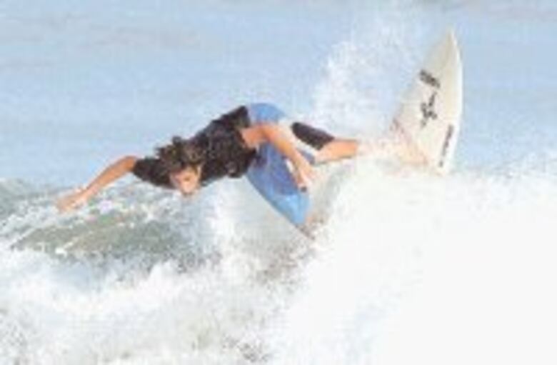 Salgado cierra con broche de oro temporada de surf