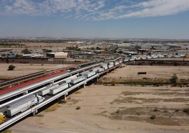 Crisis migratoria en la frontera norte de México detiene las primeras plantas industriales