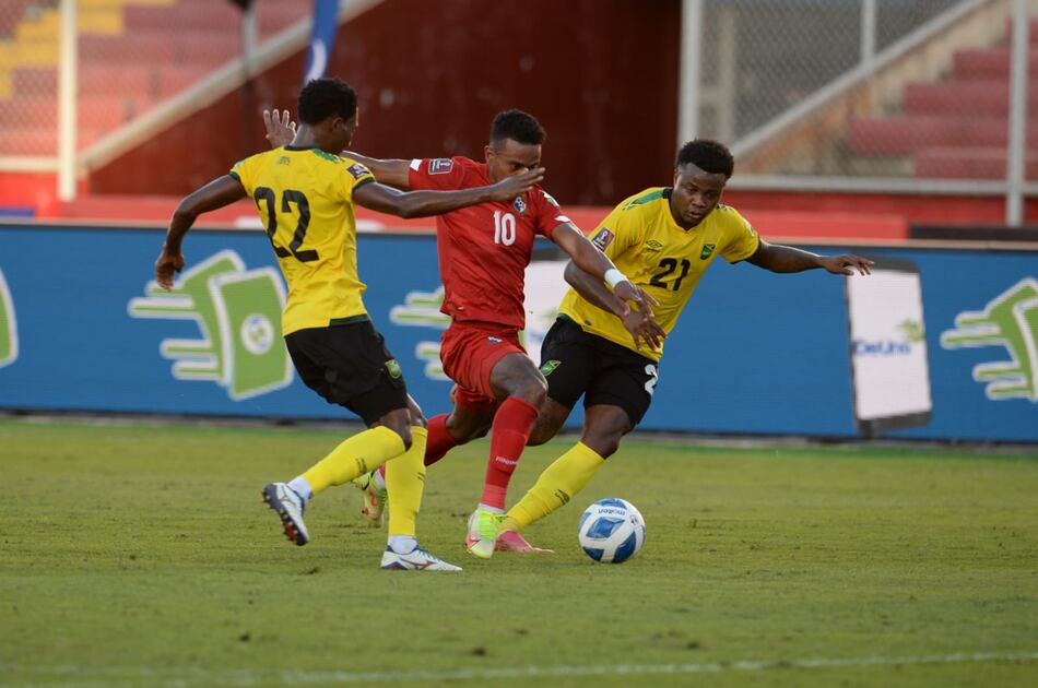 México y Panamá se enfrentan en duelo clave de la eliminatoria de la Concacaf, Canadá se acerca a Catar