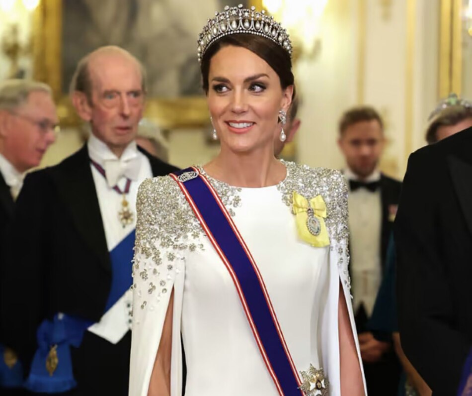 Kate Middleton se viste de novia para su primera aparición de etiqueta como princesa de Gales