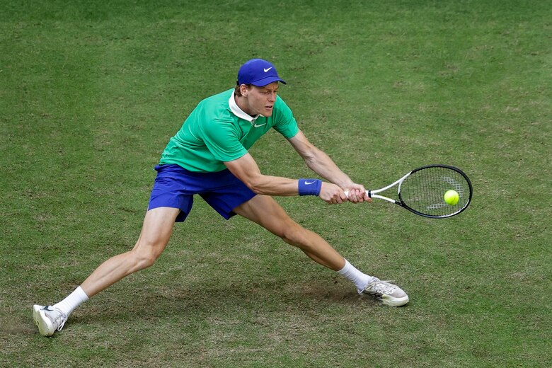 Sinner olvida la derrota en Roland Garros y comienza con buen pie en la hierba de Halle