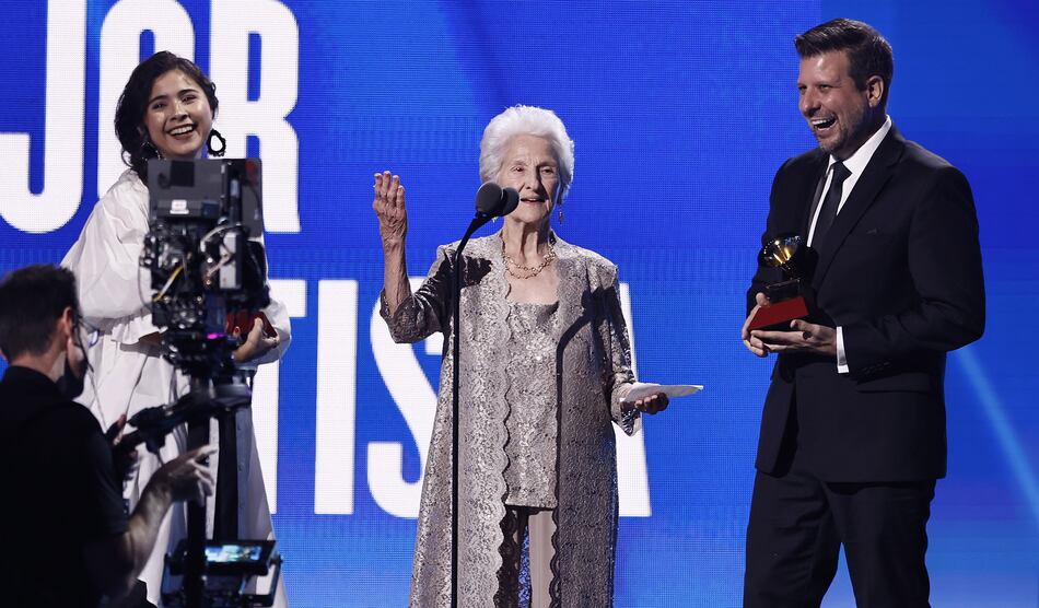 Cubana de 95 años ganó la categoría Mejor Nuevo Artista en los Latin Grammy