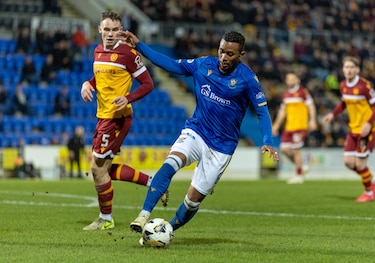 Víctor Griffith sigue sumando minutos y triunfos en Escocia