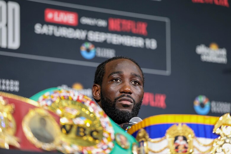 Crawford derrota al ‘Canelo’ Álvarez por decisión unánime y le arrebata sus títulos mundiales