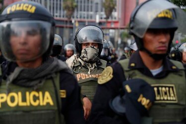 Manifestantes peruanos incendian puesto aduanero en la frontera con Bolivia