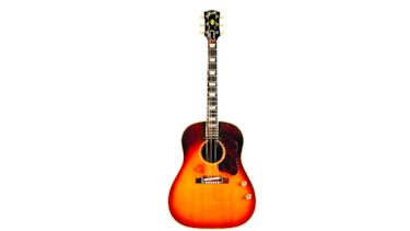Subastan una guitarra acústica de Lennon