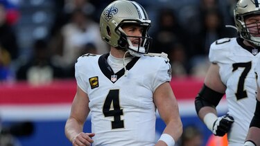 Derek Carr, quarterback de Saints, se retira a los 34 años por una lesión en el hombro