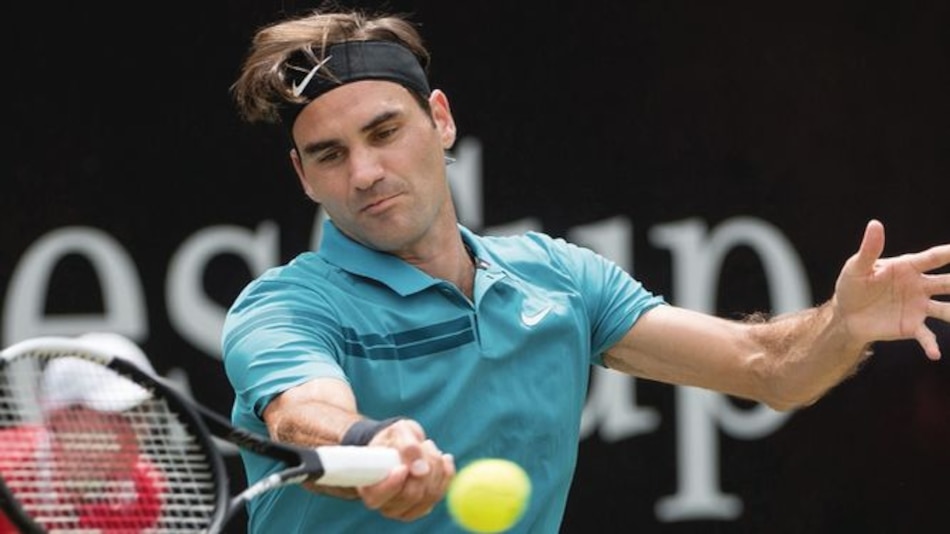 Federer vence a Raonic y se titula en torneo de Stuttgart
