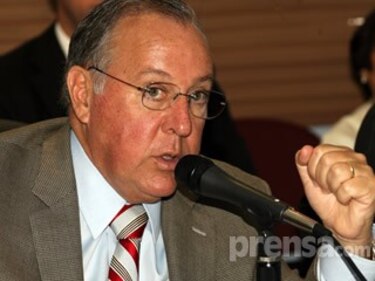 Vallarino denuncia abuso de programas estatales