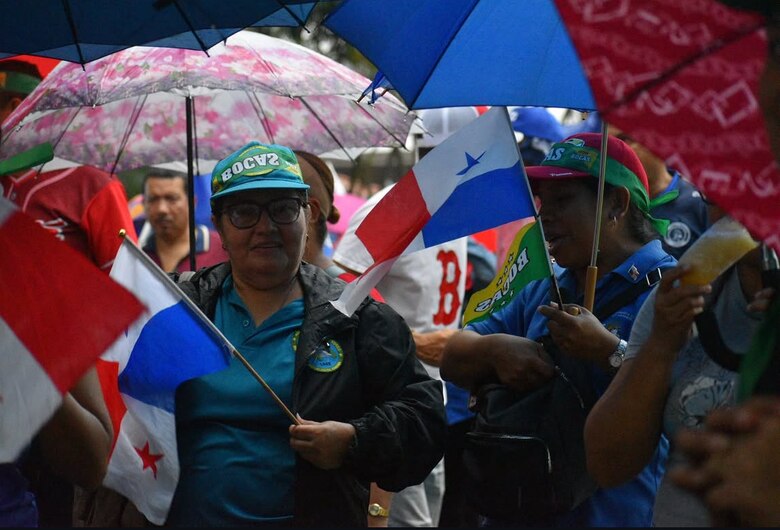 ‘El Meduca amenaza, los bancos llaman, pero seguimos firmes’: docentes en paro