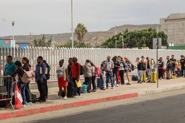 Activistas condenan renovación de muro fronterizo en la mexicana Tijuana