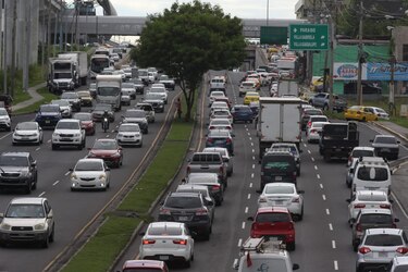 Manifestaciones en distintas vías de la ciudad capital generan congestionamiento vehicular