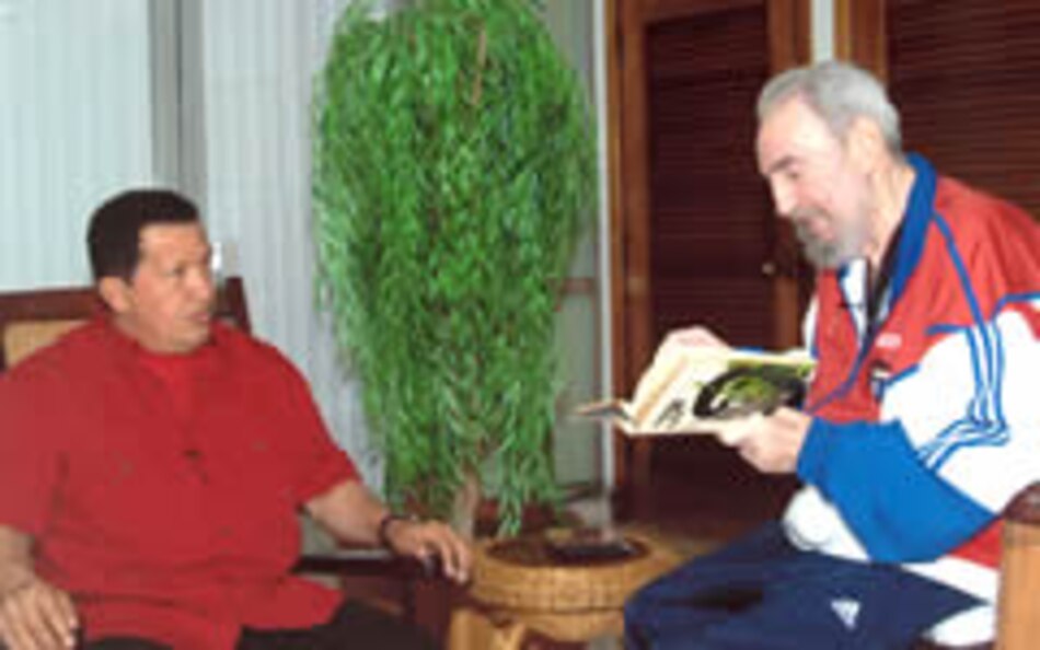 Publican foto de Castro con Chávez