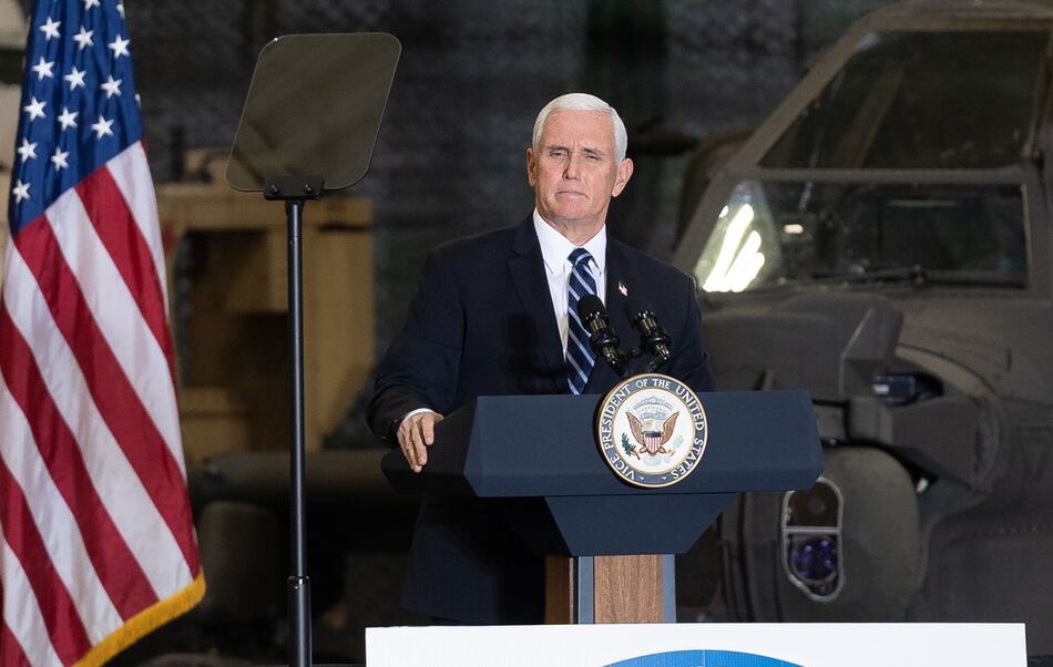 Pence cuenta que Trump le presionó para no reconocer los resultados de 2020