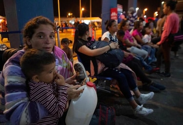 Venezolanos apuran el paso por Ecuador ante medidas