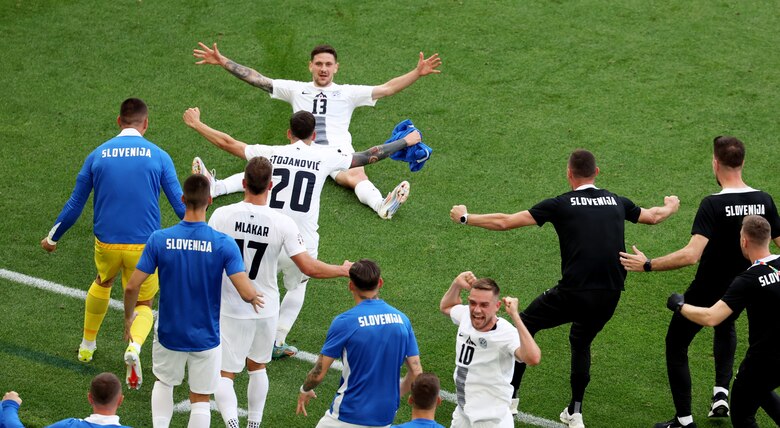 Dinamarca y Eslovenia empatan en un encuentro que trajo a Eriksen de vuelta a las canchas