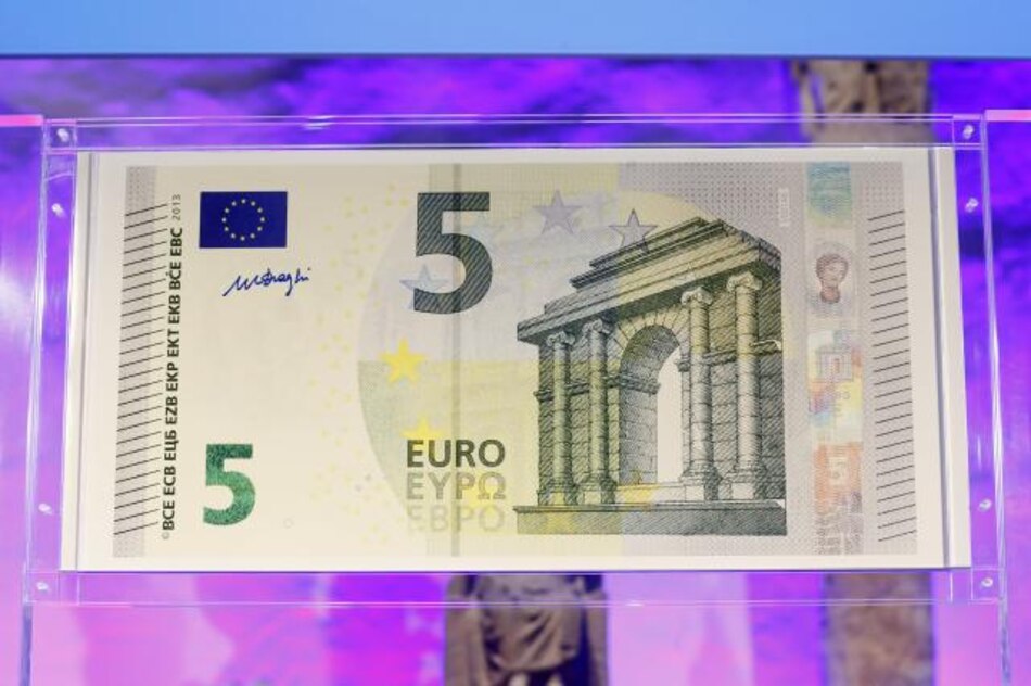 Draghi presenta nuevos billetes de cinco euros de la segunda serie del euro