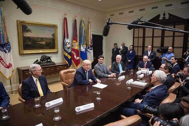 Donald Trump plantea ponerle paneles solares al muro fronterizo