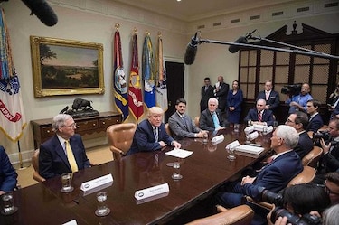 Donald Trump plantea ponerle paneles solares al muro fronterizo