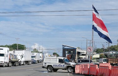 Transportistas nicaragüenses bloquean pasos